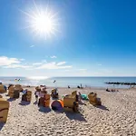 Kapitaen Ed An Der Seebruecke Zingst
